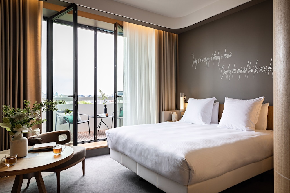 Deluxe Room, 1 King Bed, Balcony (Eiffel tower View) - Photo 1