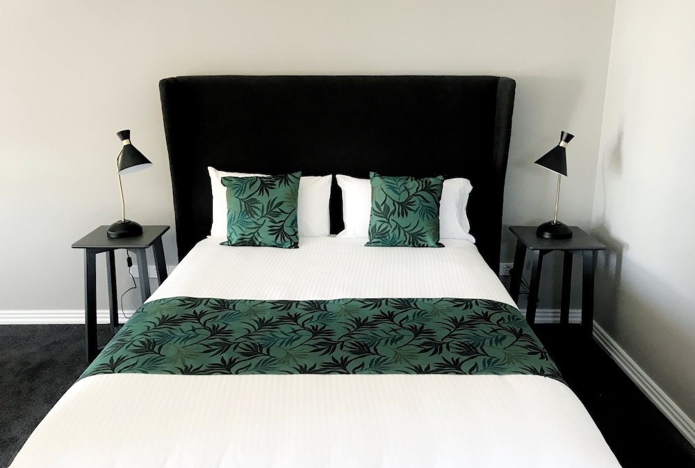 Premium King Suite photo 1