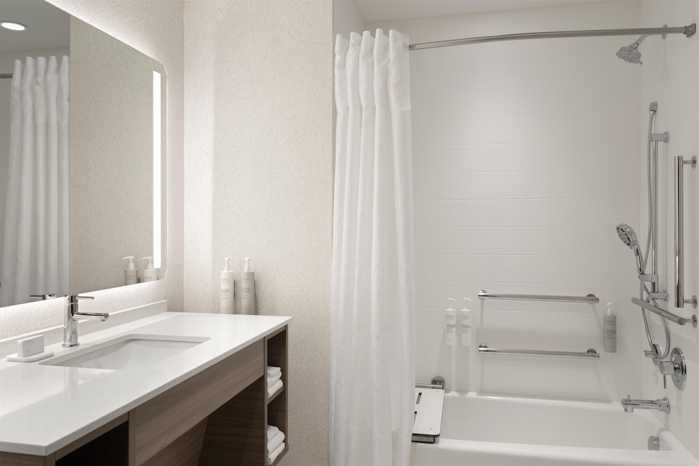 Studio Suite, 2 Queen Beds, Accessible, Bathtub - Photo 3