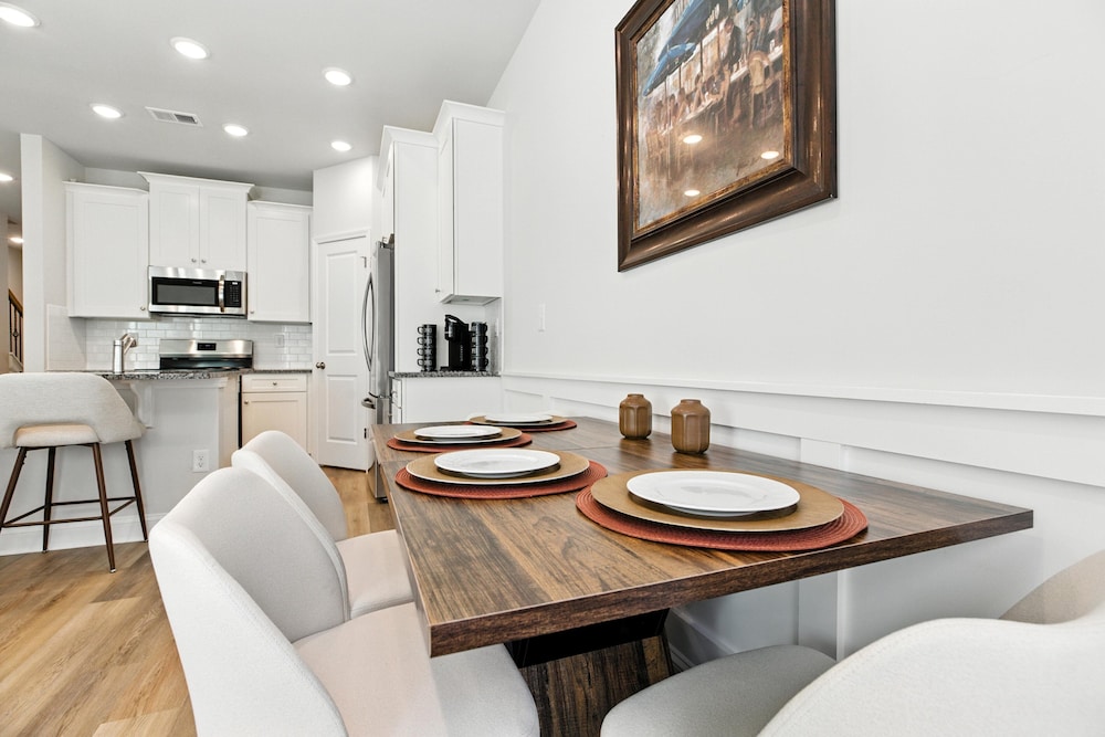 Townhome, 3 Bedrooms photo 2