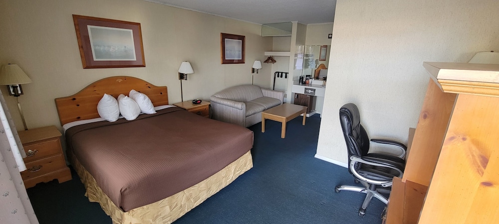 Superior Room, 1 Queen Bed with Sofa, Courtyard View photo 1