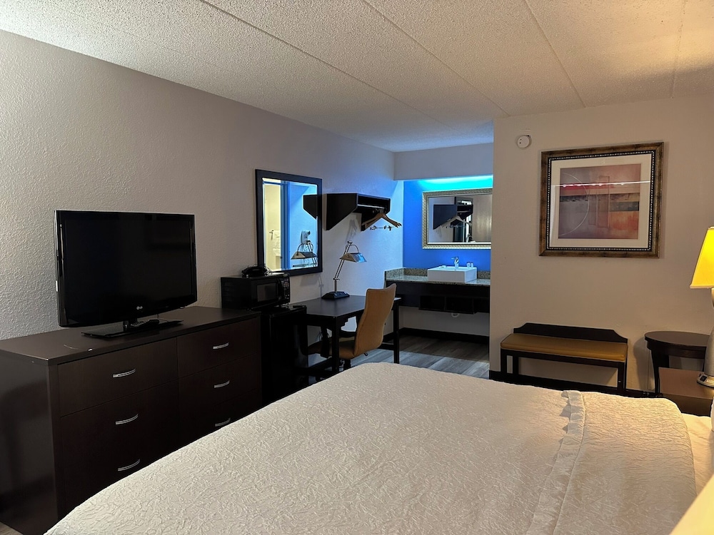 Superior Room, 1 King Bed, Accessible, Non Smoking photo 1