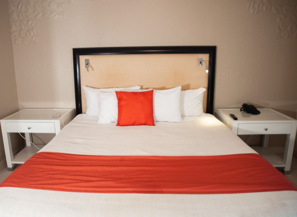 Standard Room, 1 King Bed - Photo 2