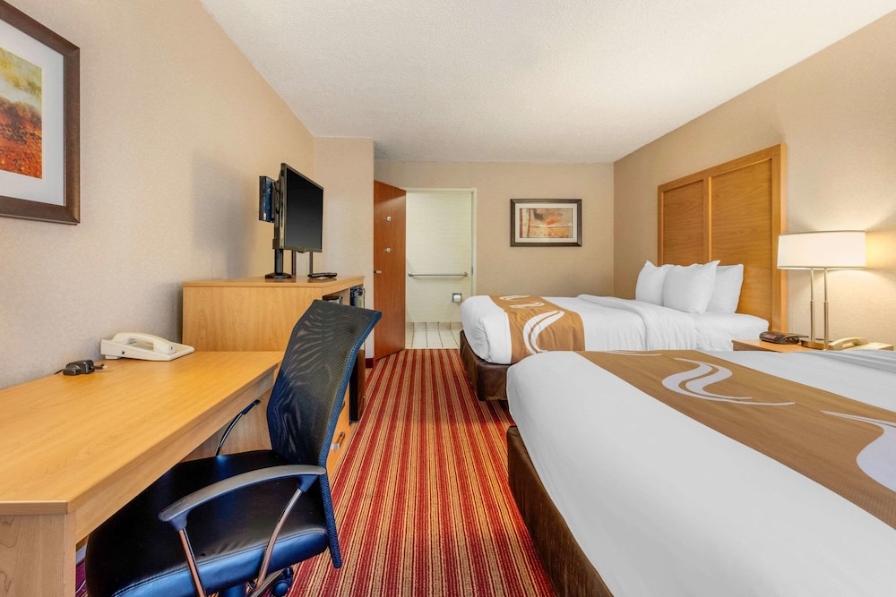 Room, 2 Queen Beds, Smoking - Photo 4