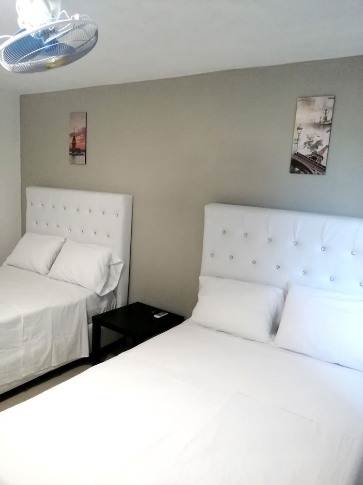 Family Twin Room photo 2