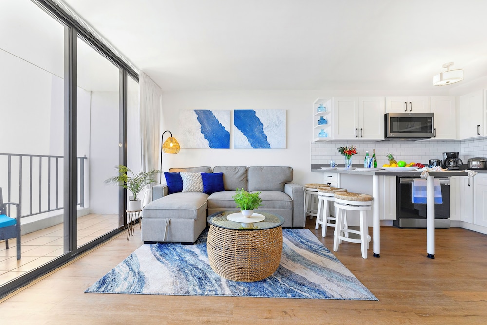 Premium Remodeled Condo with Ocean View and Parking: Premium Apartment, 1 King Bed, Air conditioning, Ocean View (0119) photo