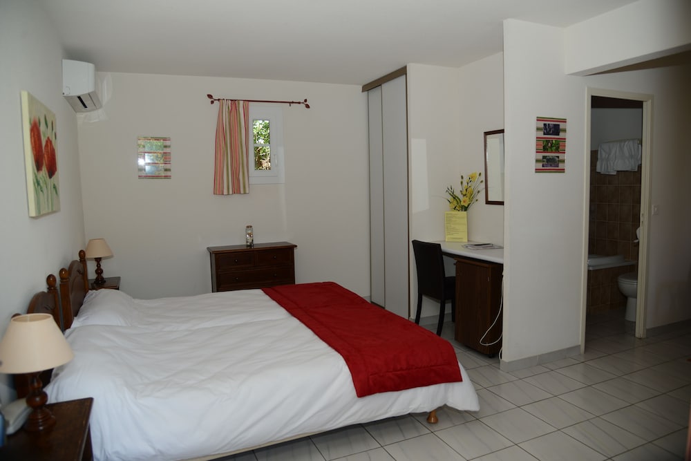 Standard Double Room photo 3