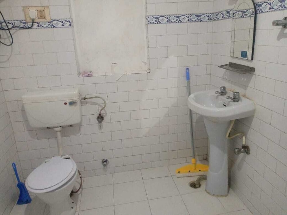 6 Bedded Shared Dormitory photo 2