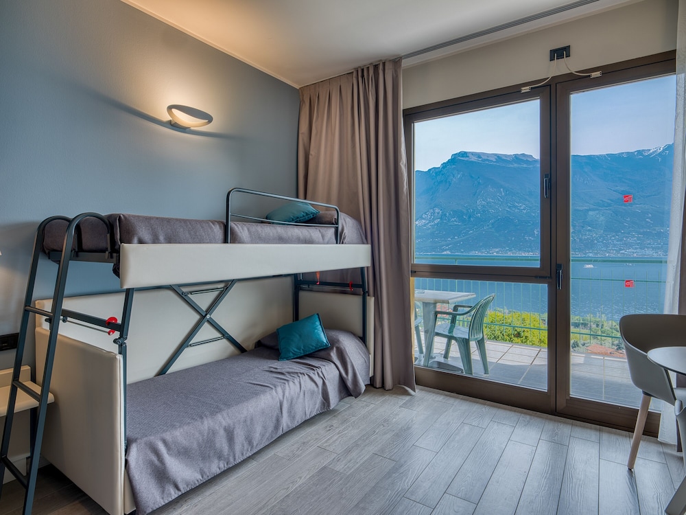 Panoramic Quadruple Room - Photo 3