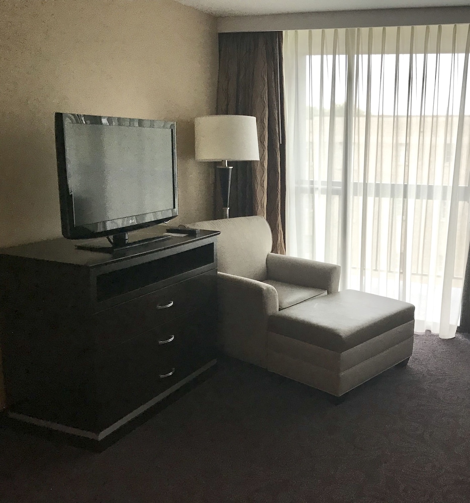 Suite, 2 Queen Beds, Accessible - Photo 3
