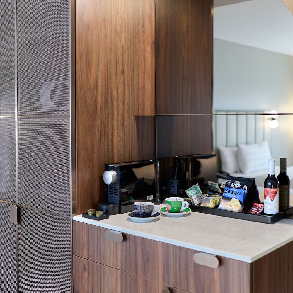 Standard King Room - Photo 4