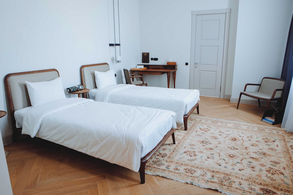 Superior Twin Room, City View photo 1