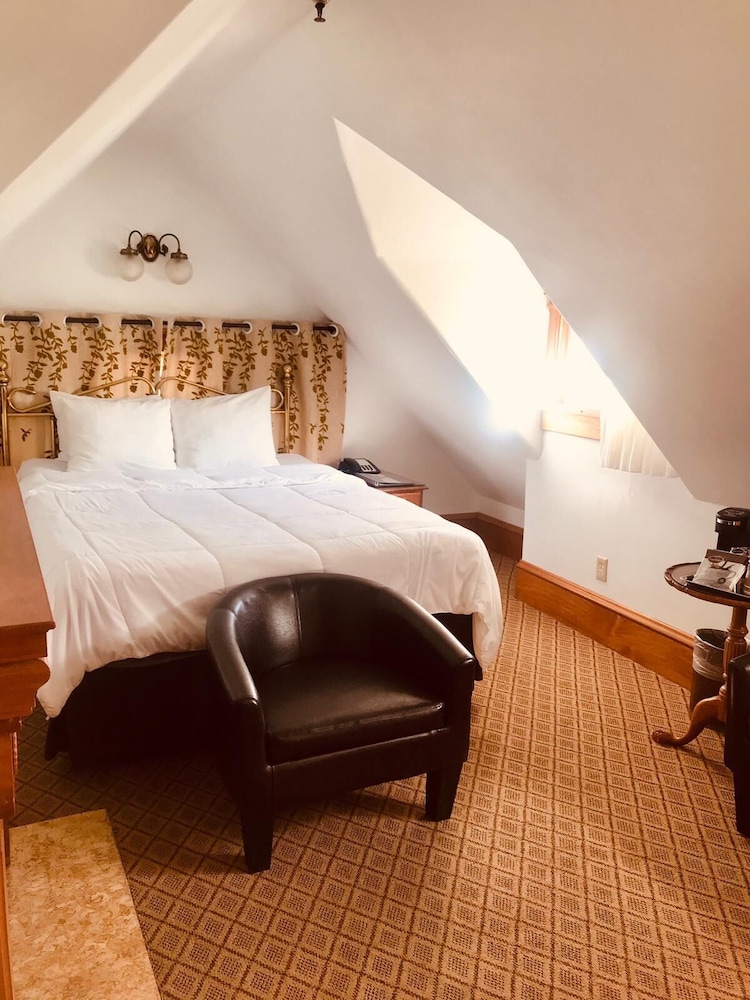 Standard Room, 1 Queen Bed - Photo 10