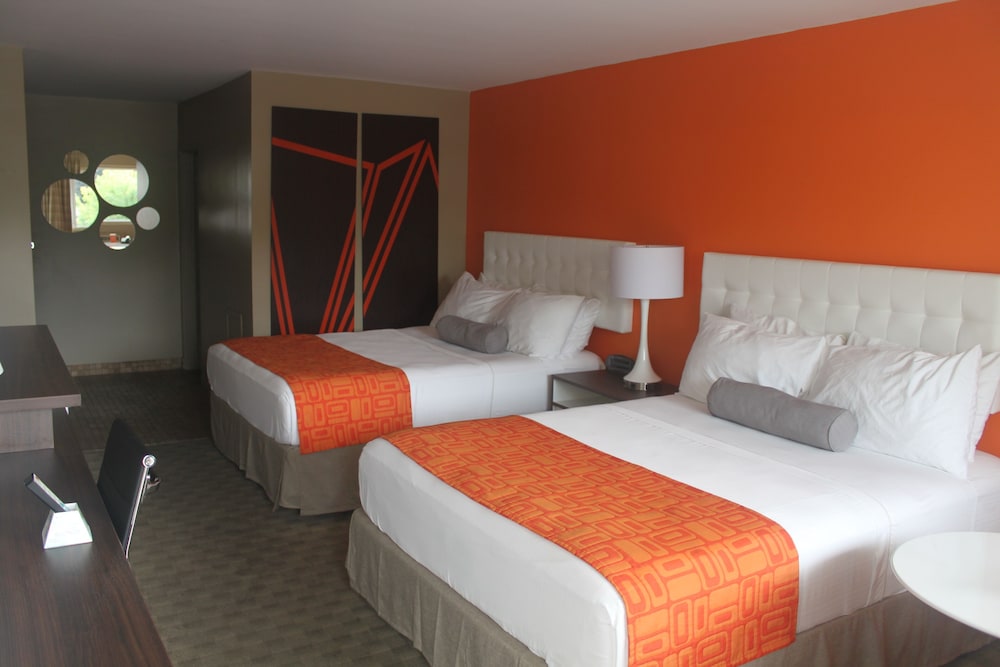 Standard Room, 2 Queen Beds, Non Smoking - Photo 2