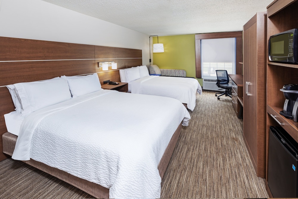 Standard Room, Multiple Beds, Accessible, Non Smoking (Comm) - Photo 3