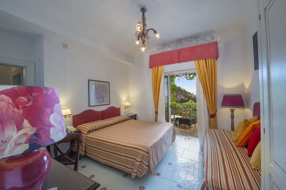 Deluxe Triple Room photo 3