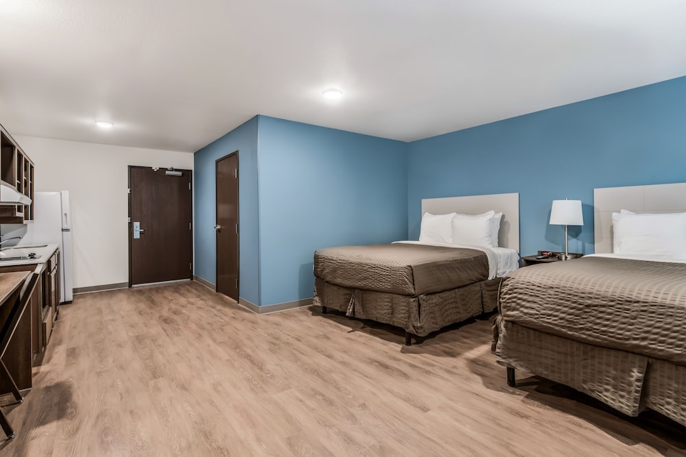 Basic Room, 2 Queen Beds, Accessible Bathtub, Non Smoking (Accessible Tub) photo 3
