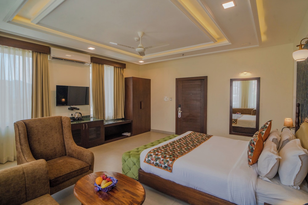 Suite with Hot Tub