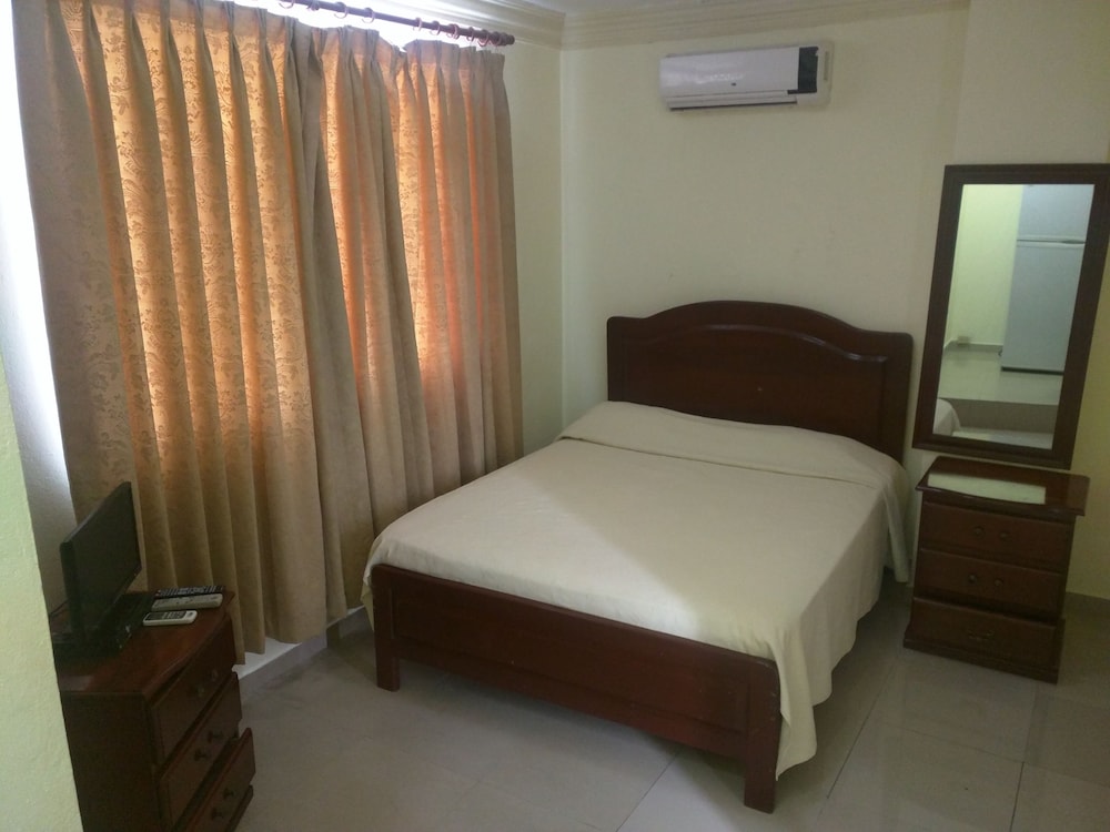 Basic Room, 1 Queen Bed photo 2