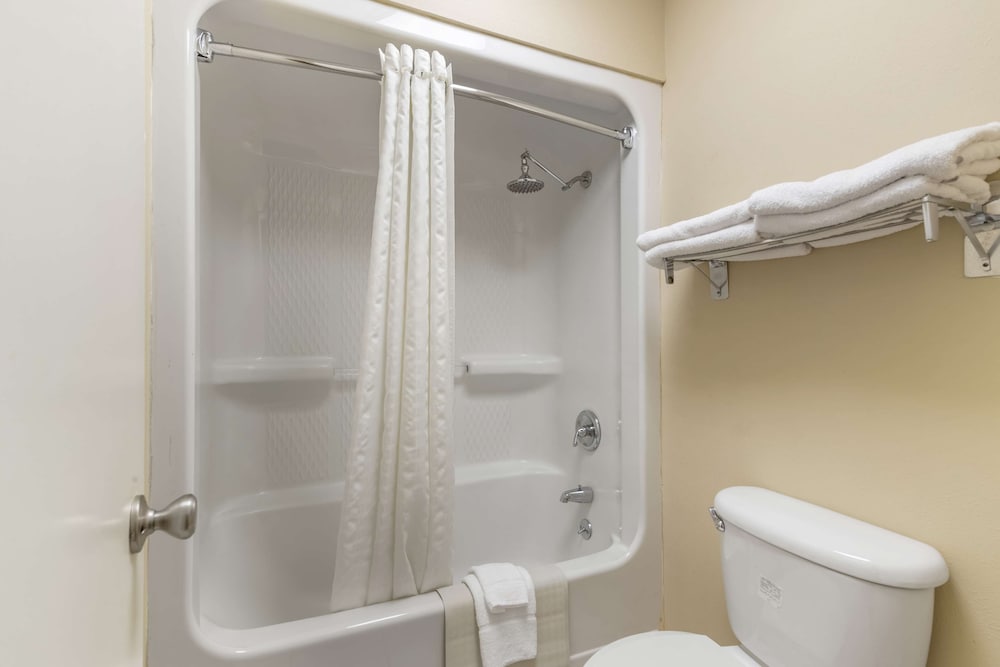 Standard Room, 2 Queen Beds, Non Smoking, Refrigerator & Microwave (with Sofabed;Oversized Room) photo 3