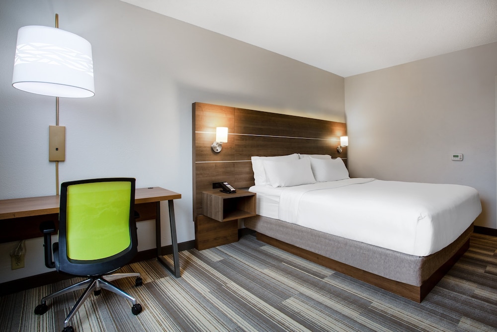 Standard Room, 1 King Bed, Accessible, Non Smoking (Communications, Roll In Shower) - Photo 1