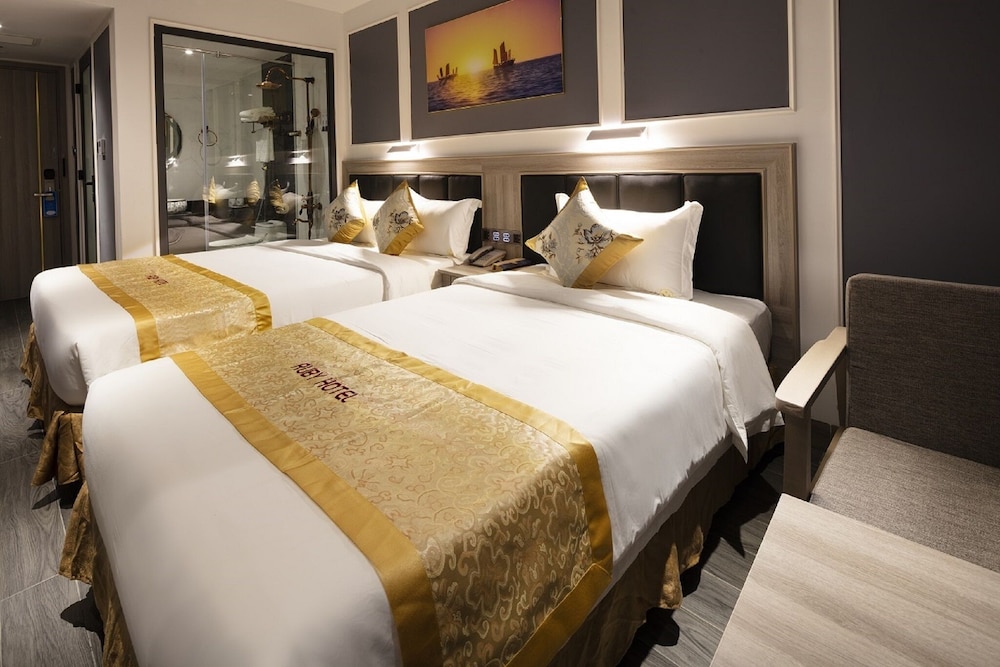 Deluxe Twin Room, City View - Photo 9