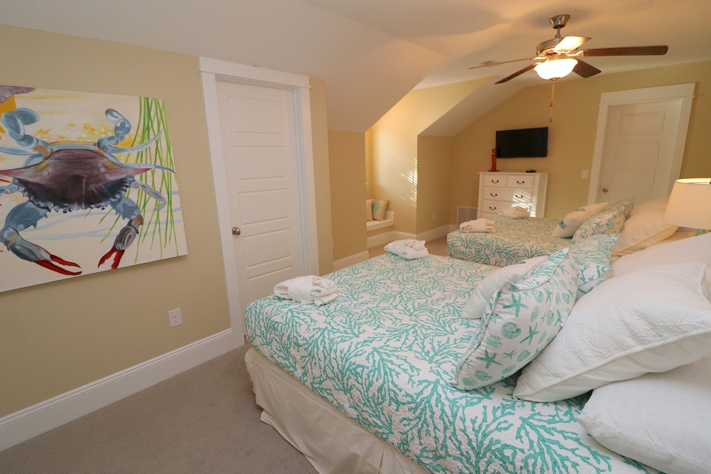 Townhome, 4 Bedrooms & 4 Bathrooms