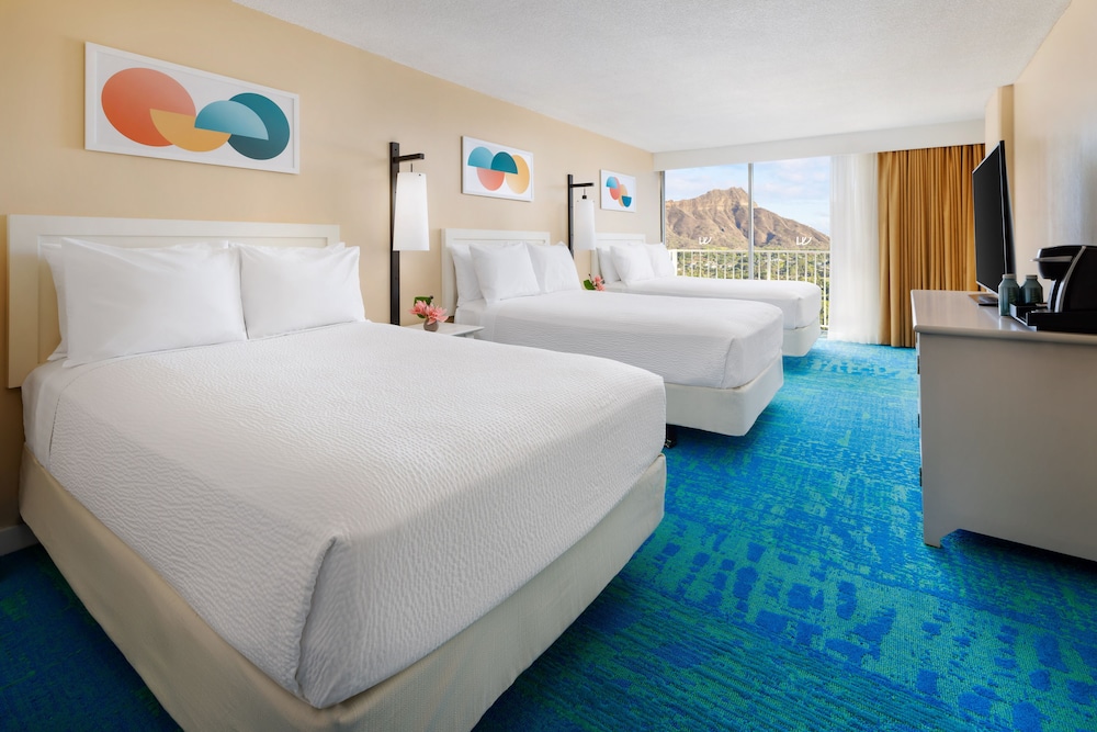 Room, Multiple Beds (Diamond Head View) - Photo 1