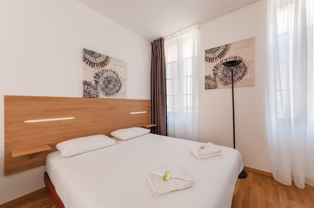 Studio, 1 Double Bed with Sofa bed - Photo 2