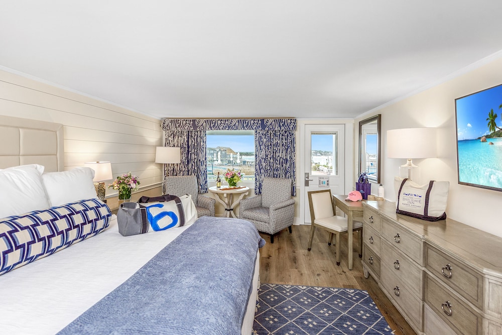 Grand Room, 1 King Bed, Balcony, Harbor View