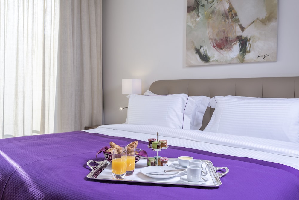 Suite, 1 King Bed (O Monot) photo 1