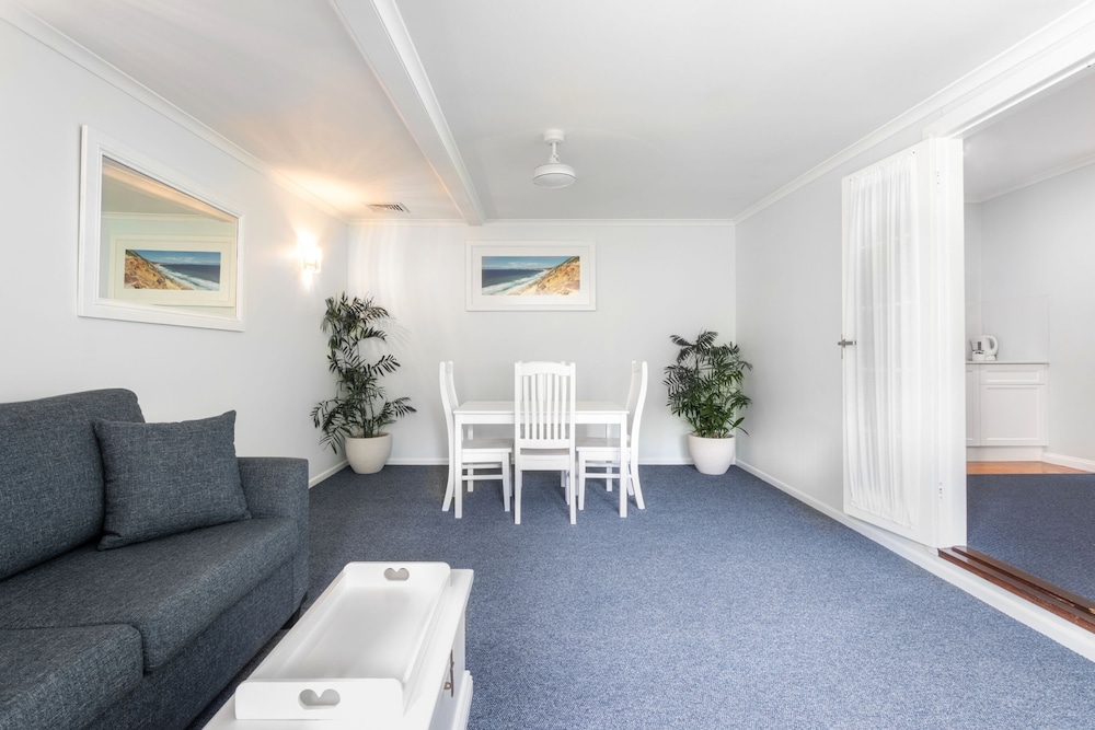 Suite, 1 Bedroom - Photo 4