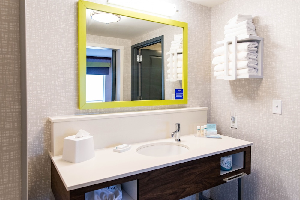 Suite, 1 King Bed, Accessible, Refrigerator & Microwave - Photo 11