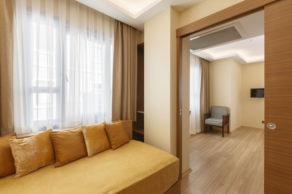 Deluxe Room, Balcony, City View photo 2