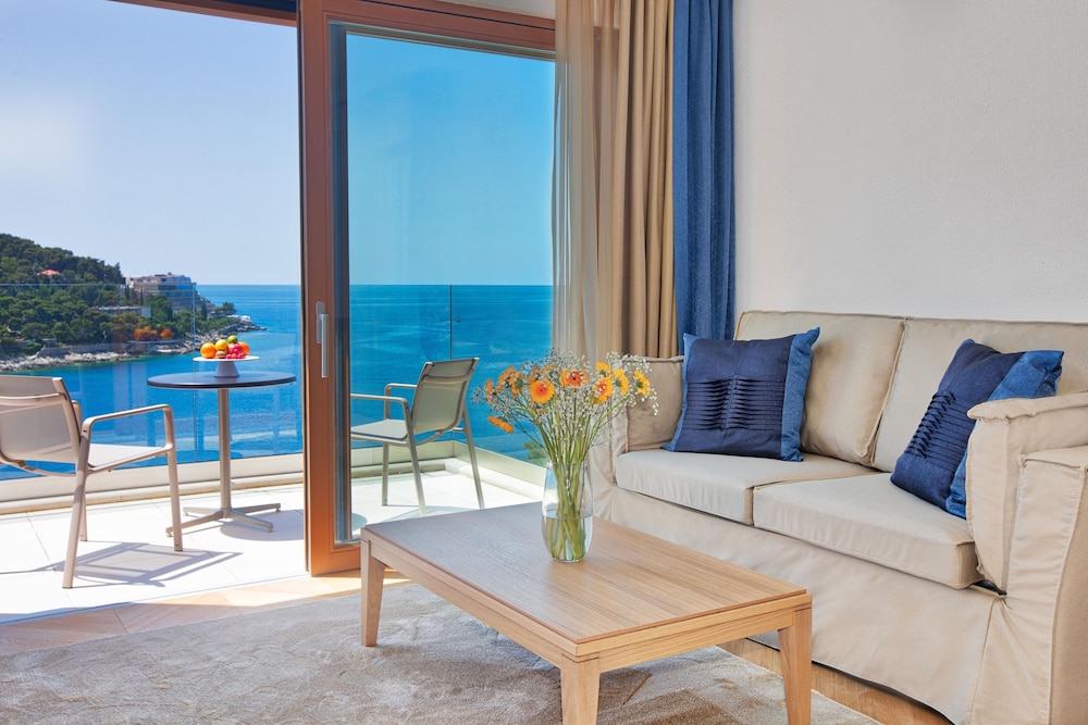 Luxury Apartment, 1 Bedroom, Balcony, Ocean View photo 3