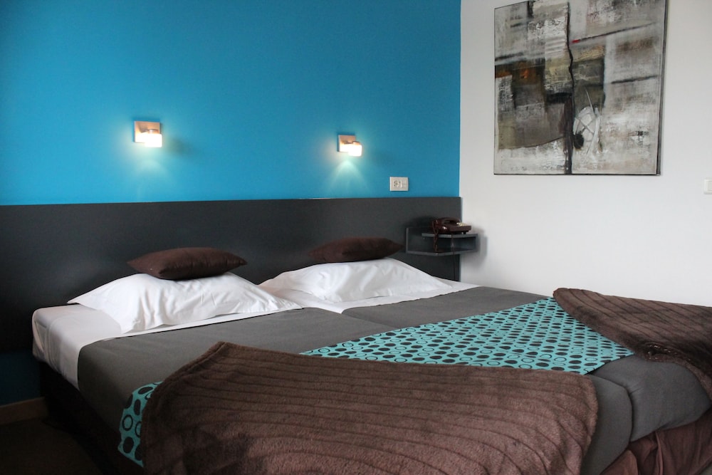 Standard Double Room, River View - Photo 2