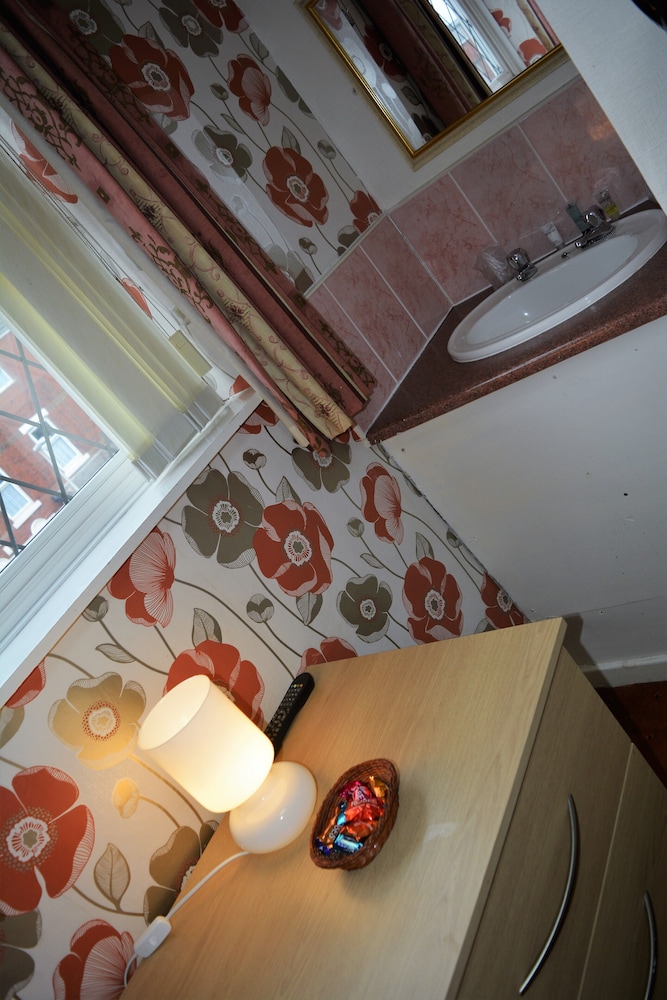 Double Room, Ensuite - Photo 6