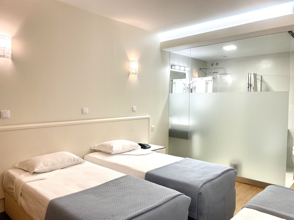 Superior Triple Room, 3 Twin Beds - Photo 2