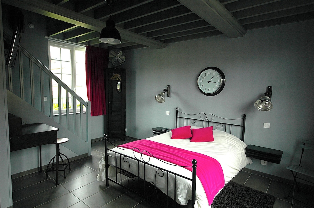 Family Room, Annex Building (Atelier Manoir d'à côté)