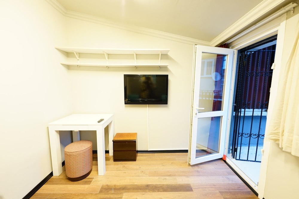 Deluxe Apartment photo 2