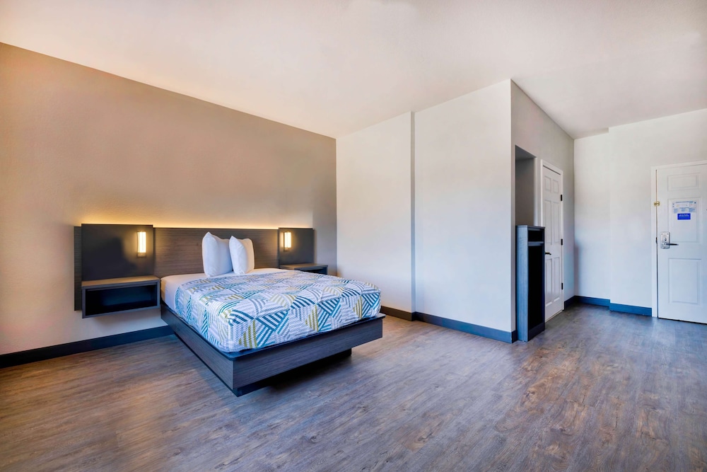 Deluxe Room, 1 Double Bed, Non Smoking photo 1