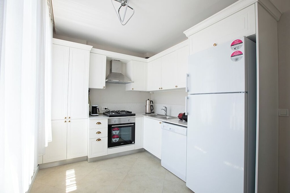 Executive Serviced Apartments with One King and Two Single Beds and a Private Balcony photo 3