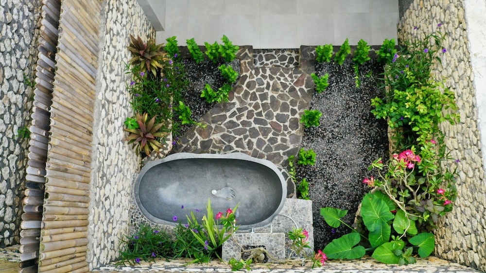 Deluxe Bungalow 3