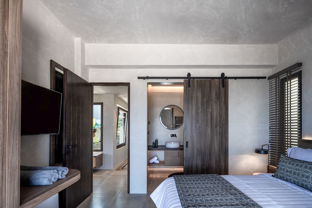 Grand Villa 6 Bedrooms with Private Pools