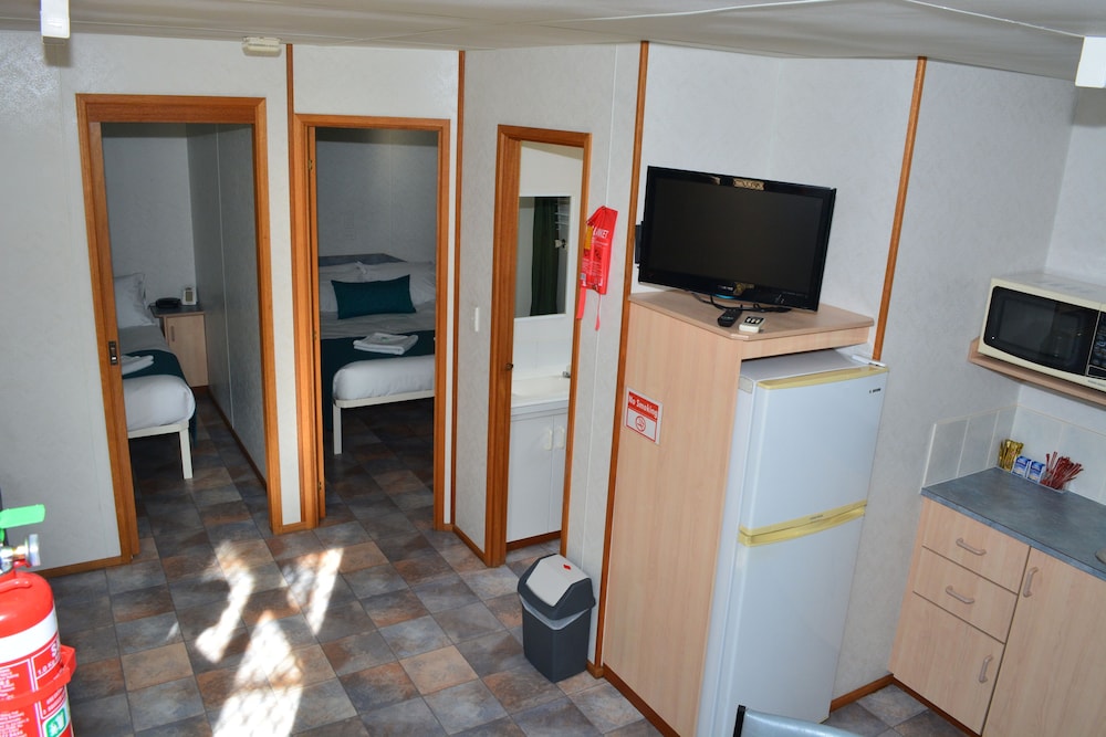 2 Bedroom Standard Cabin - Pet Friendly photo 3