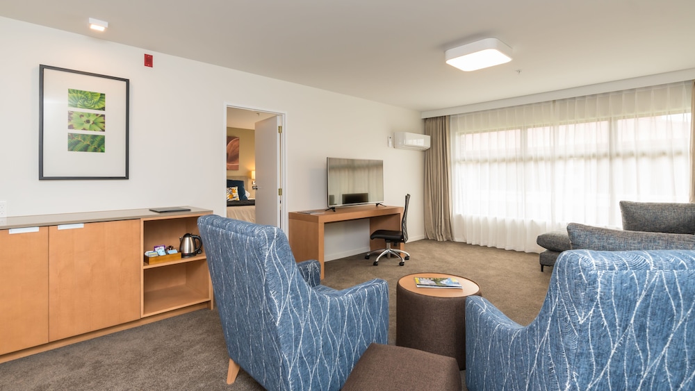 Suite, King Bed - Photo 5