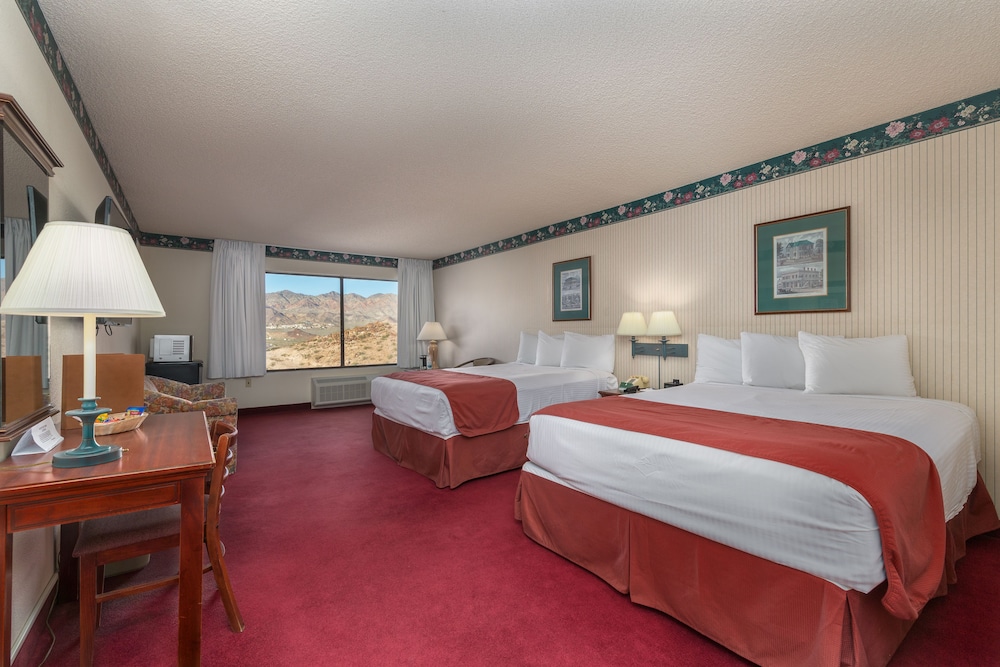 Standard Room, 2 Queen Beds, Lake View - Photo 2
