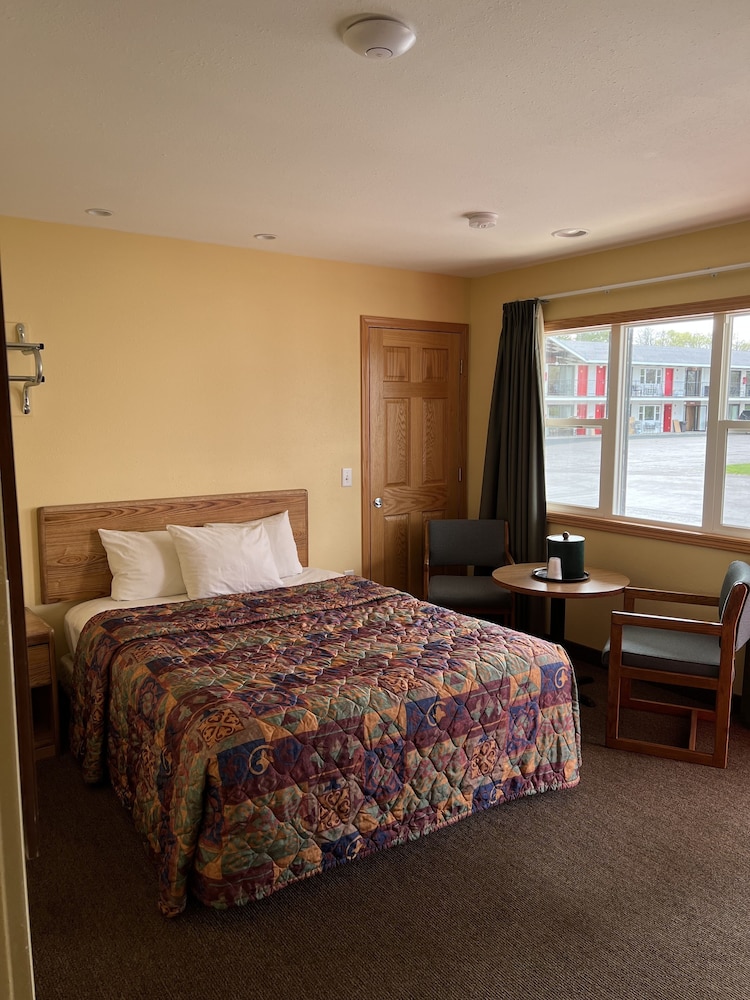 Standard Single Room, 1 Queen Bed