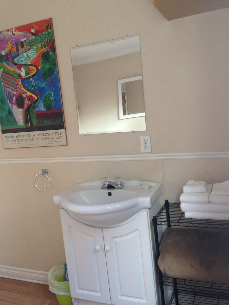 Basic Room, 1 Double Bed, Shared Bathroom - Photo 12