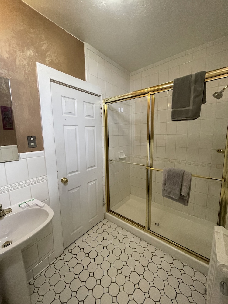 Edward Suite 31 - Photo 5